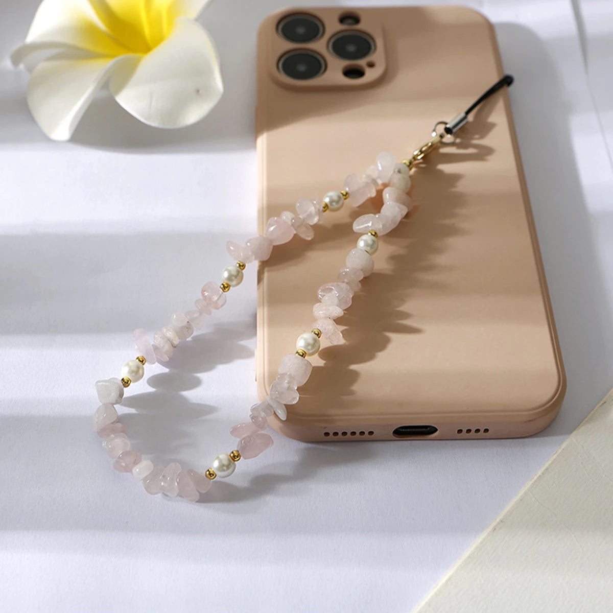 2/ 4pcs set Creative color mixed color high-end beaded Women's keychain, natural stone amethyst crushed stone wrist phone chain, anti-loss universal phone case and car key pendant