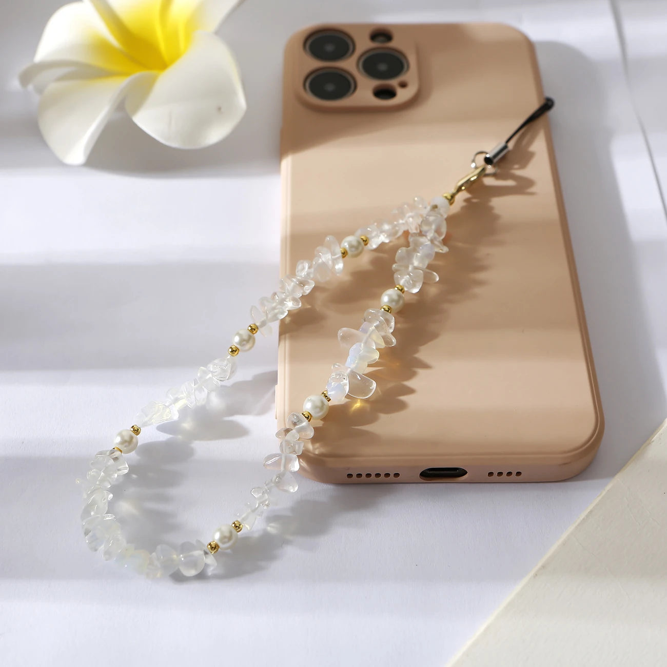 2/ 4pcs set Creative color mixed color high-end beaded Women's keychain, natural stone amethyst crushed stone wrist phone chain, anti-loss universal phone case and car key pendant